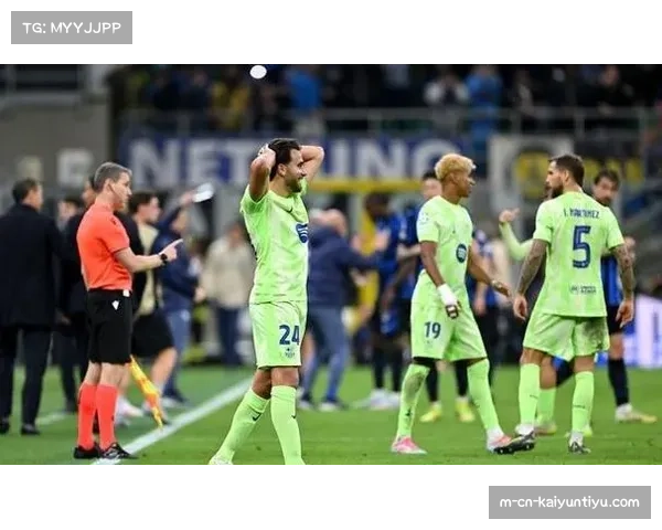 巴萨后卫线压至中场高位 但协同失误导致致命漏洞